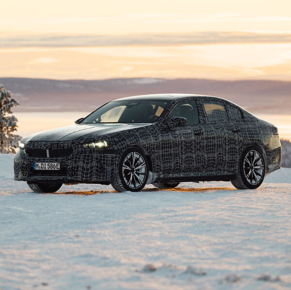La BMW i5 a réussi les tests hivernaux